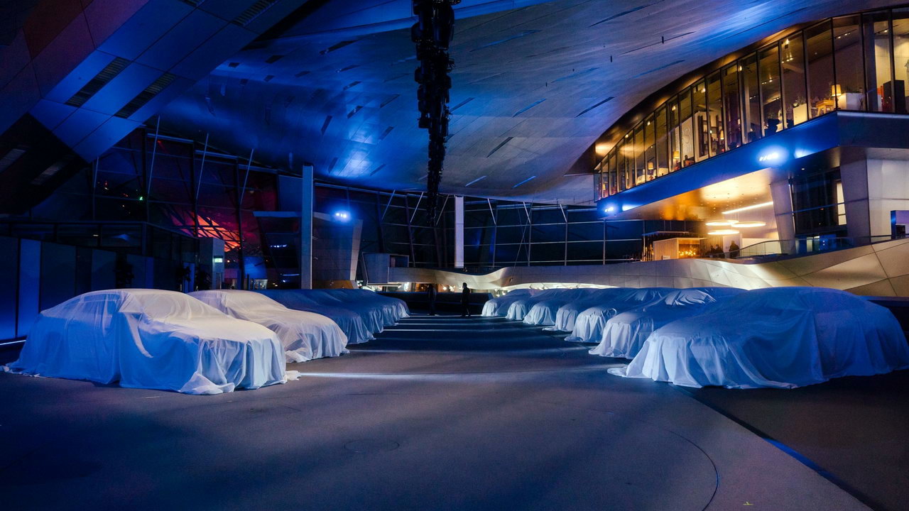 Как тебе такое Илон Маск: BMW досрочно начала поставки электрокаров i4 клиентам